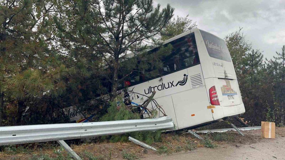 Bursa’da Yolcu Otobüsü Şarampole Uçtu: 2 Yaralı