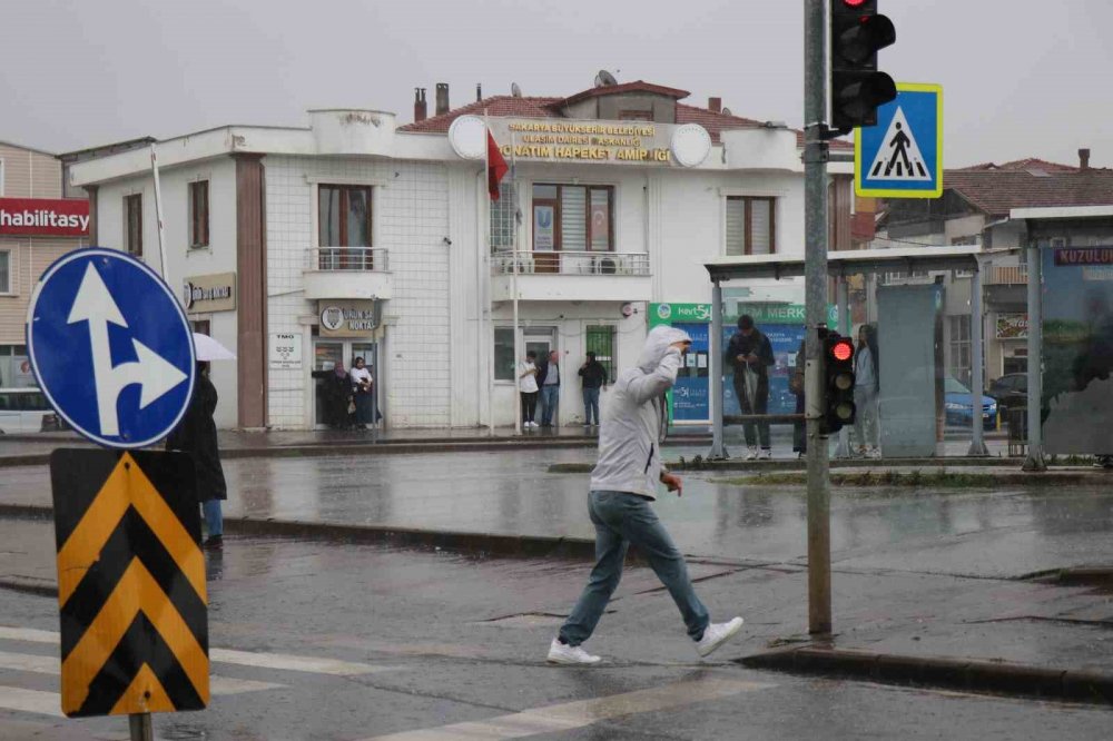 Sağanak Hayatı Olumsuz Etkiledi