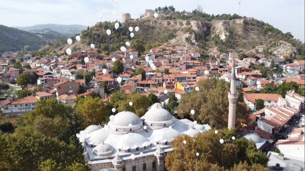 Filistinli Şehit Çocuklar İçin Gökyüzüne Beyaz Balonlar Bırakıldı