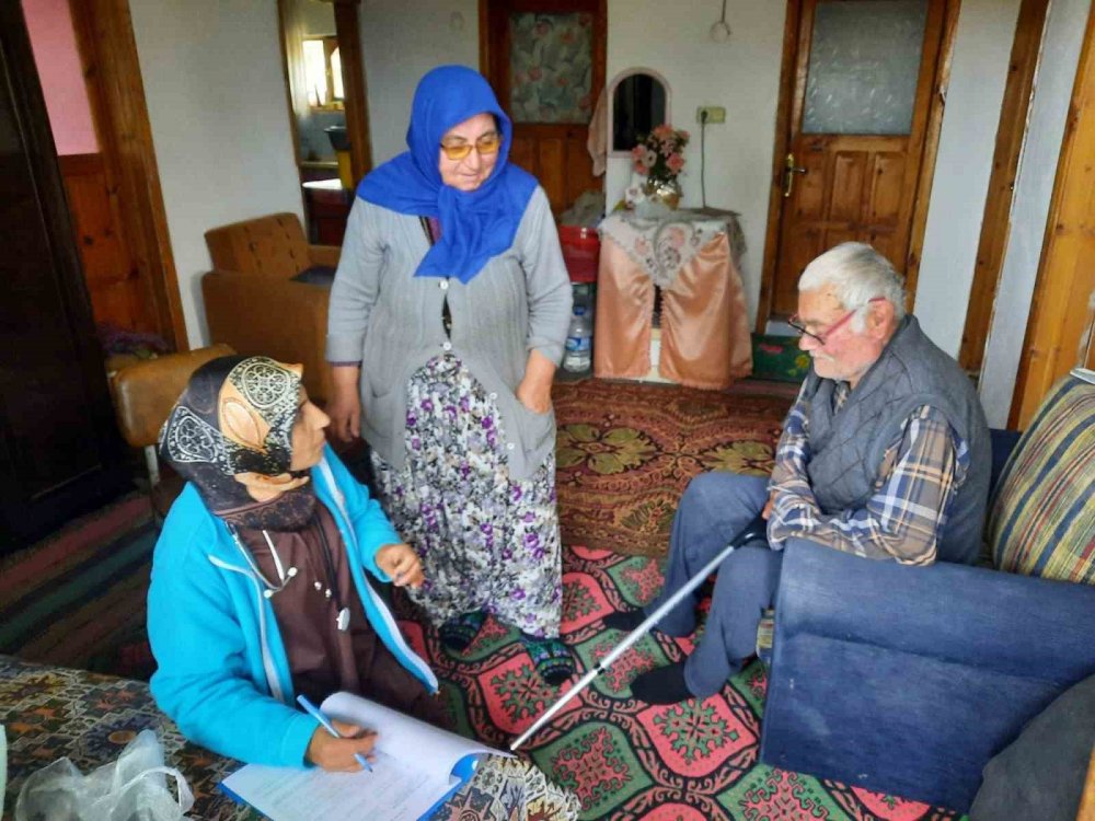 Evde Sağlık Hizmetlerinden Yararlanan 80 Yaş Ve Üzeri Vatandaşların Muayeneleri Yapıldı