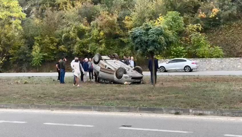 Kontrolden Çıkan Araç Takla Attı