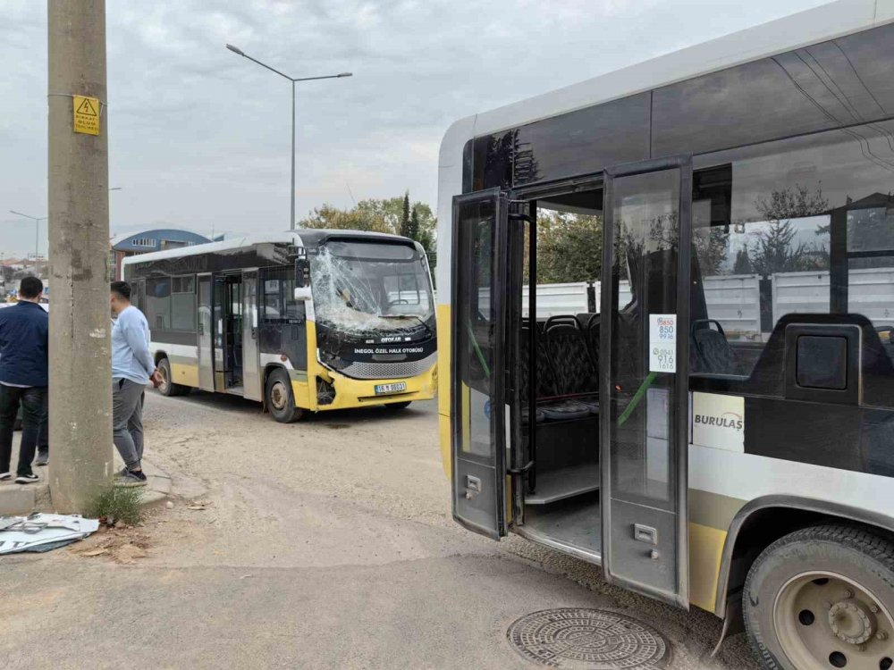 Özel Halk Otobüsleri Çarpıştı: 3 Yaralı