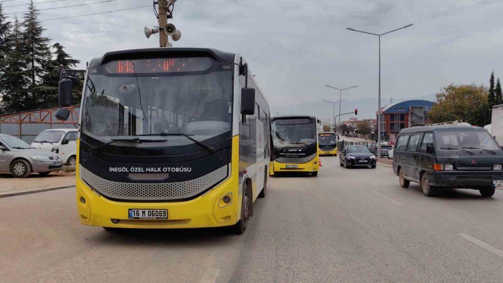 Özel Halk Otobüsleri Çarpıştı: 3 Yaralı