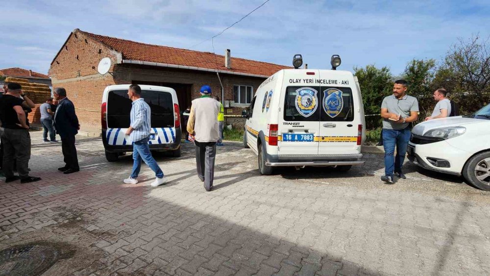 Cinnet geçirdi eşini ve 2 çocuğunu öldürüp canına kıydı