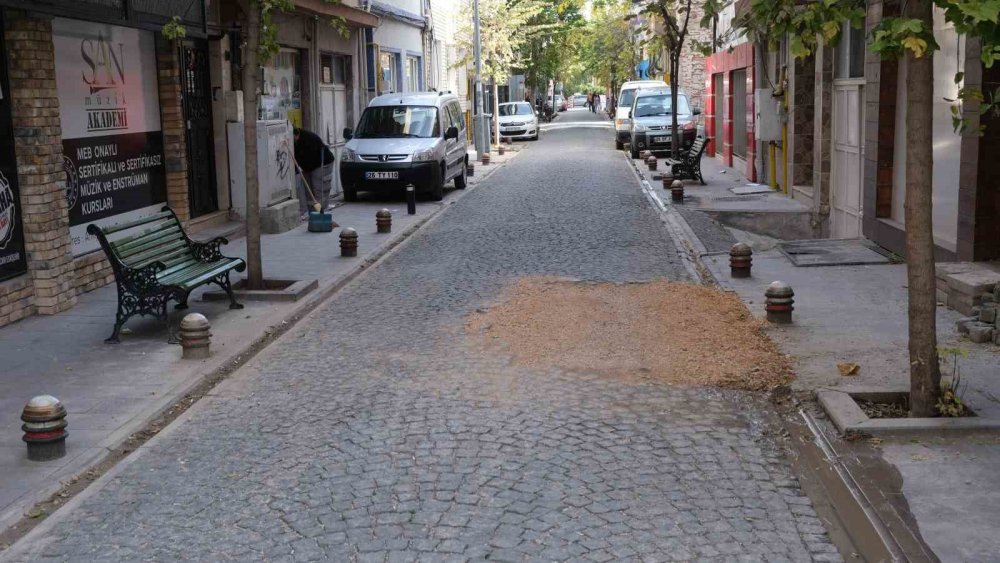 Yolun Bozulmuş Tarafı Vatandaşların Tepkisini Çekti