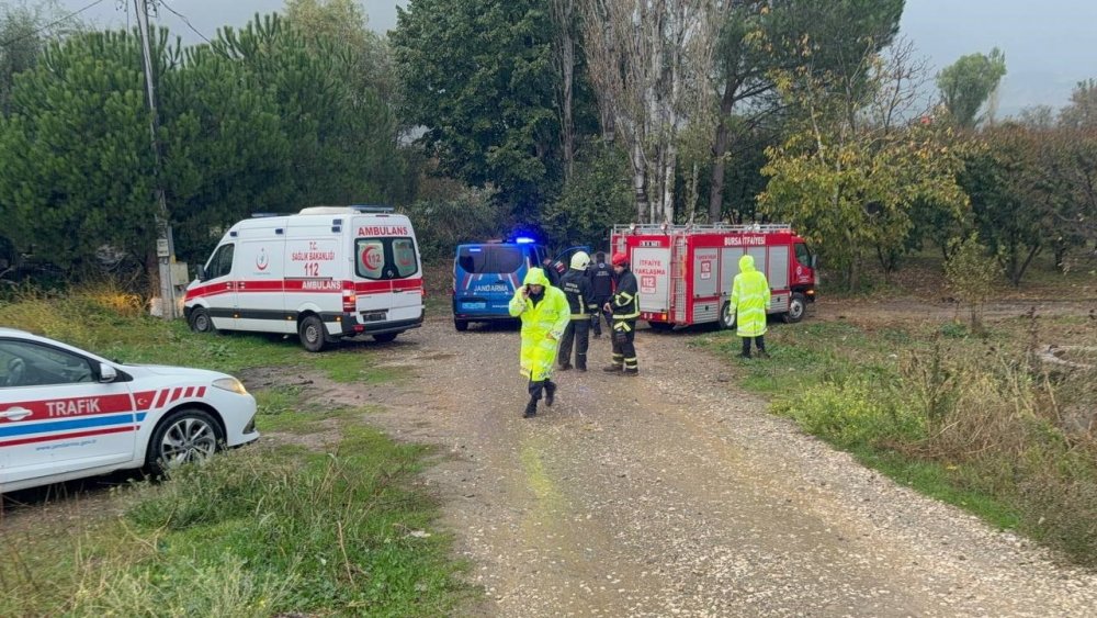 Yağmurda Kayıp Kontrolden Çıkan Otomobil Tarlaya Uçtu: 1 Ölü