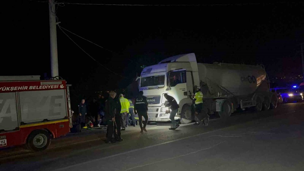 Beton Tankerinin Çarptığı Şahıs Hayatını Kaybetti