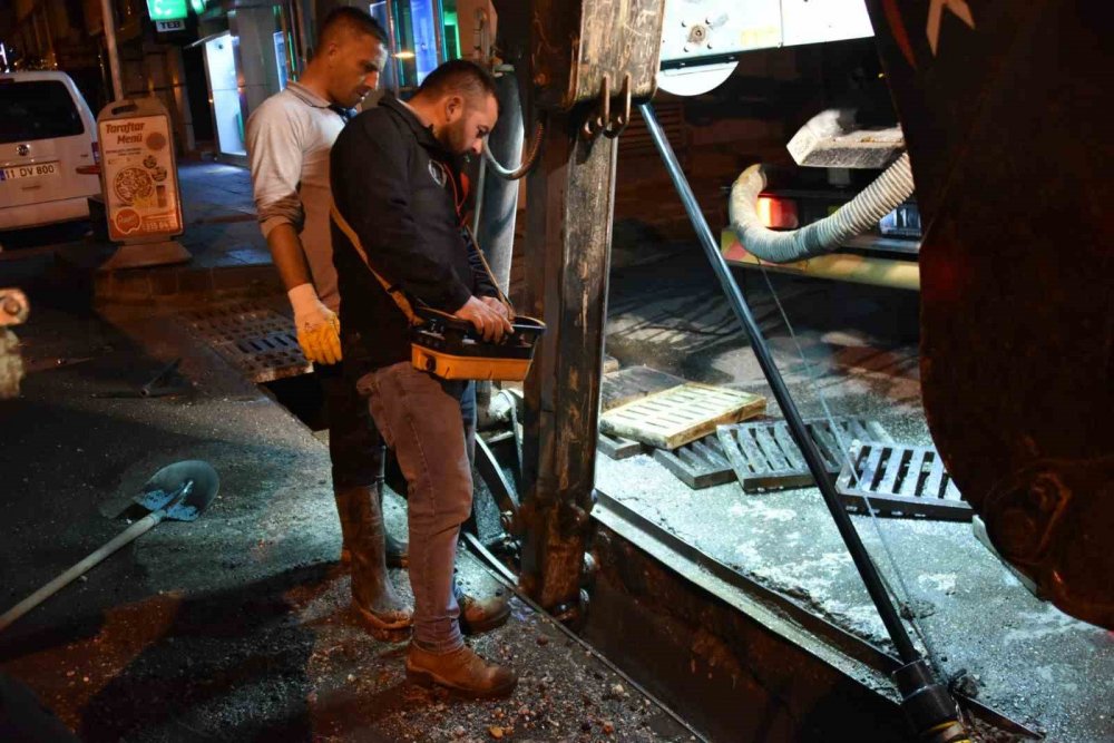 Bozüyük’te Yağmur Suyu Hatlarında Temizlik