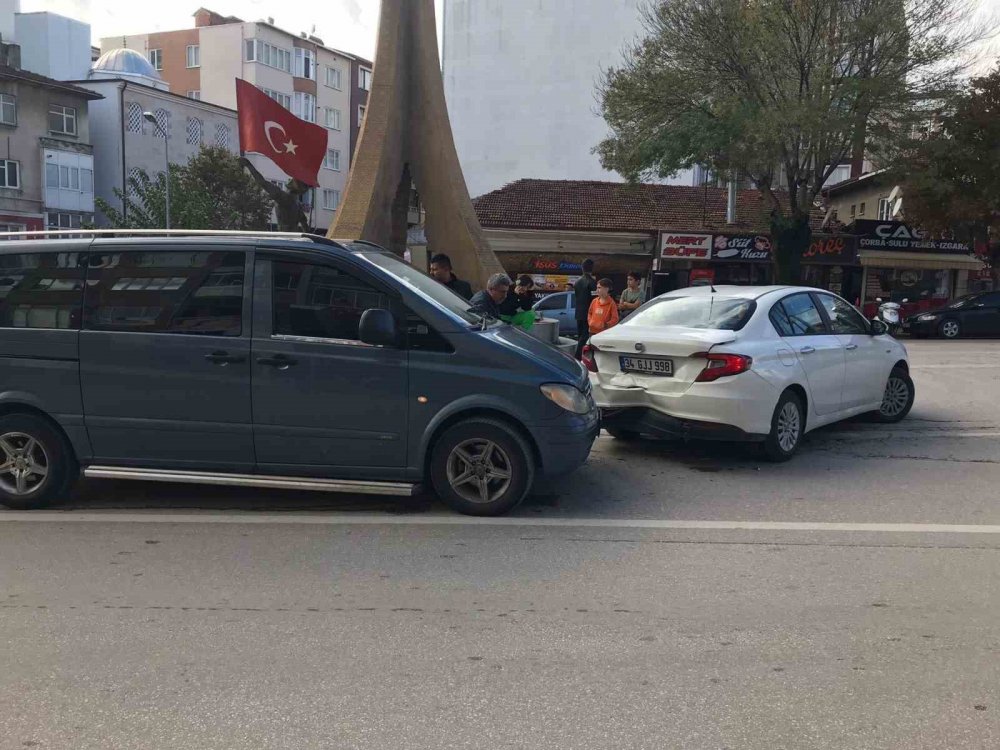 Tepebaşı Kavşağı'nda kaza