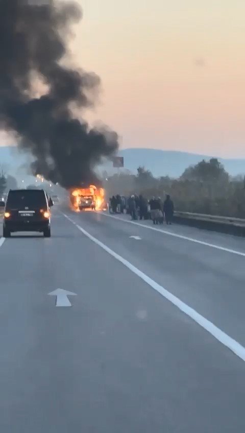 Mevsimlik İşçi Taşıyan Servis Alev Alev Yandı