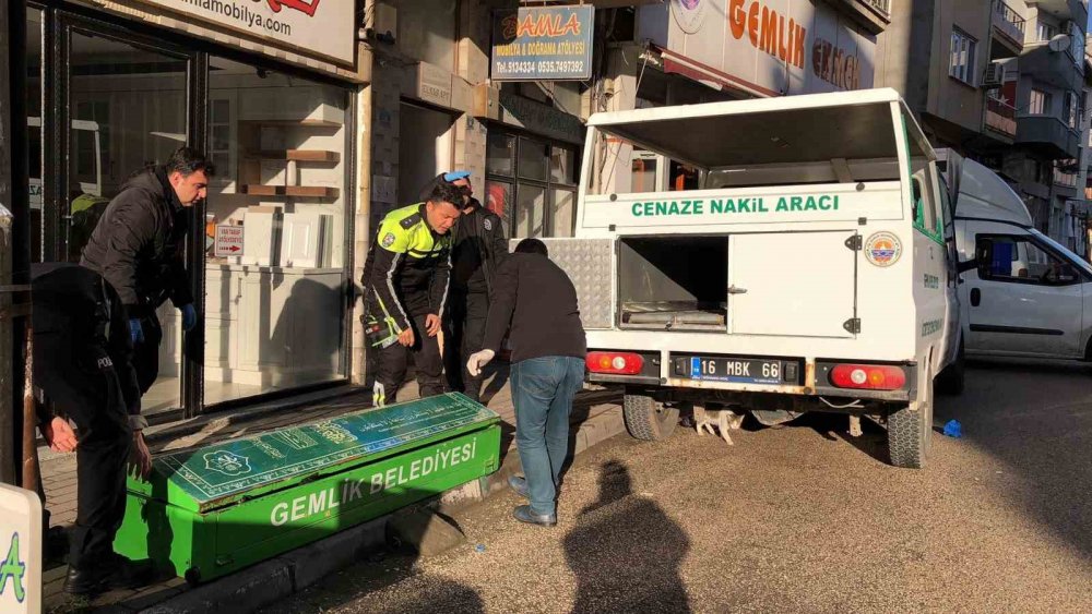 Yabancı Uyrukluların Kaldığı Evde Bıçaklı Kavga: 1 Ölü, 2 Yaralı