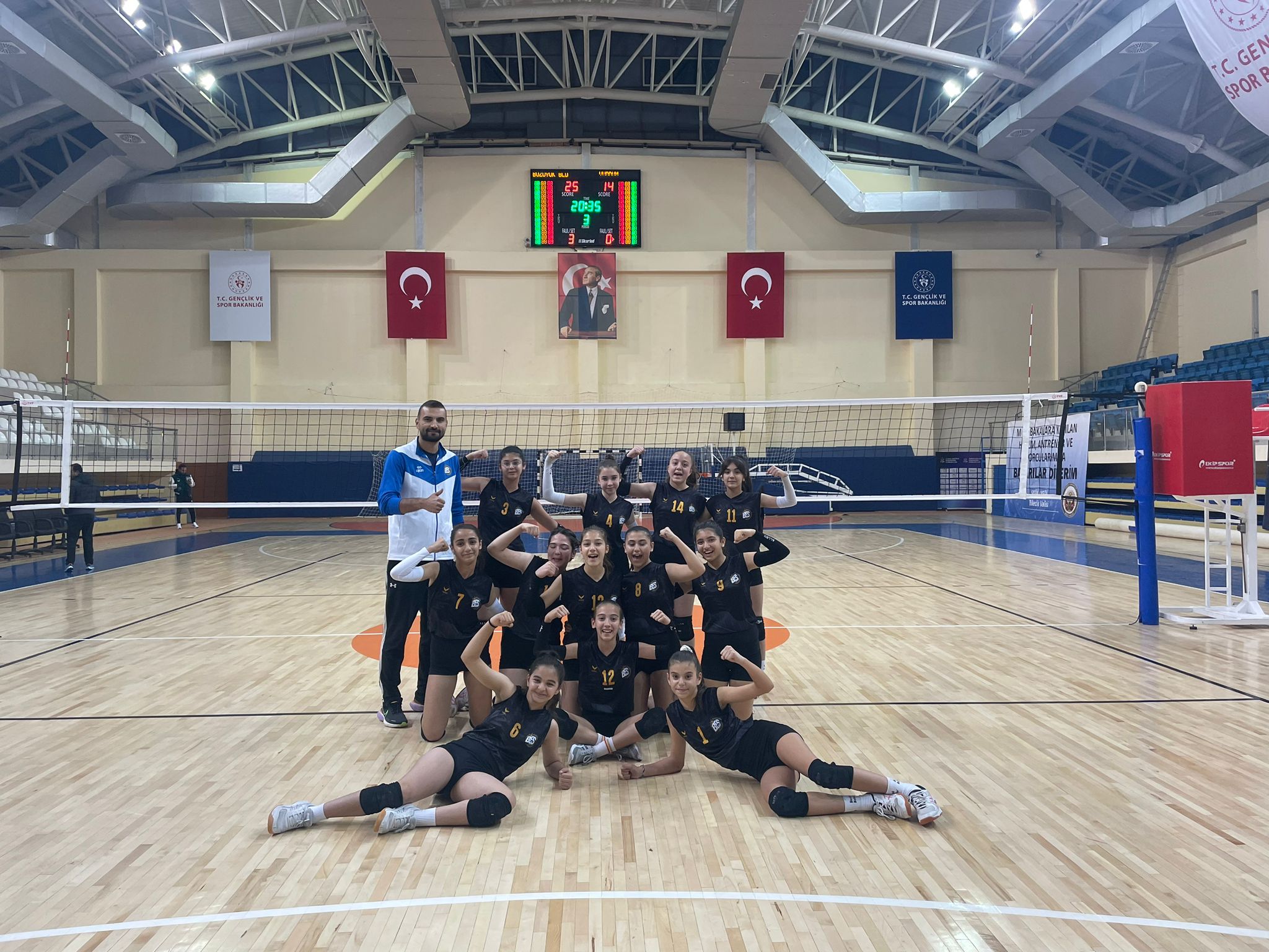 bozuyuklu-voleybolcular-sampiyon-oldu-2.jpg