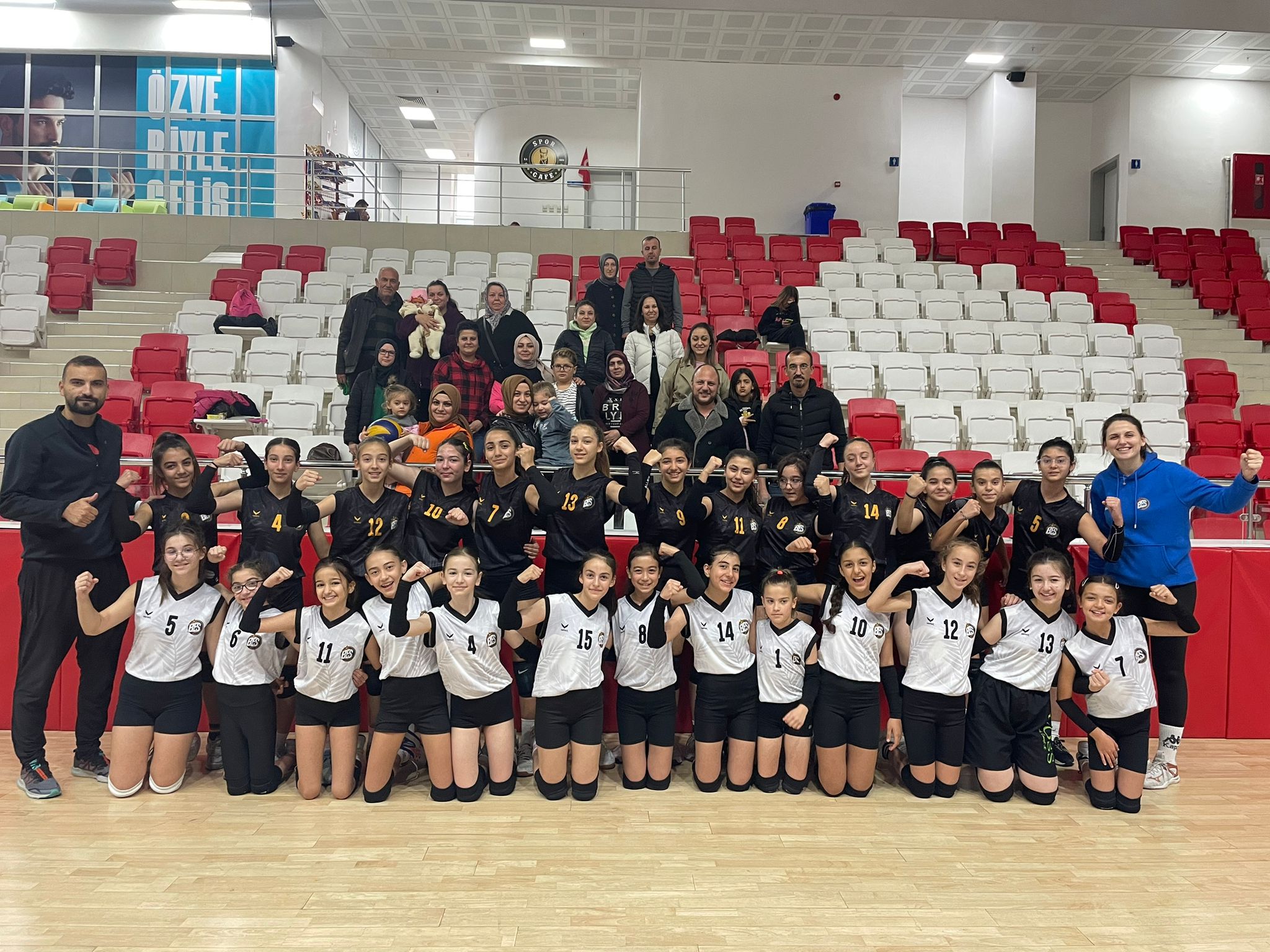 bozuyuklu-voleybolcular-sampiyon-oldu-4.jpg