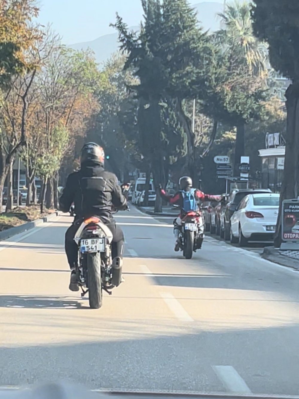 Motosiklet Üzerinde Dans Edip Trafiği Tehlikeye Attı Cezadan Kaçamadı