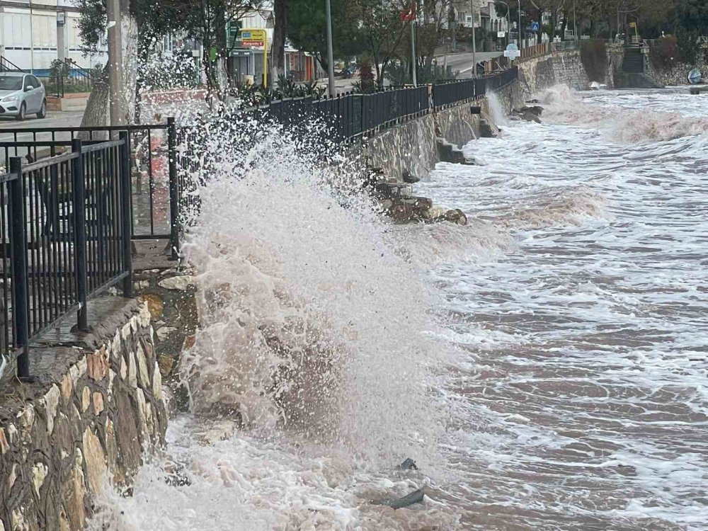 Fırtına Hayatı Felç Etti