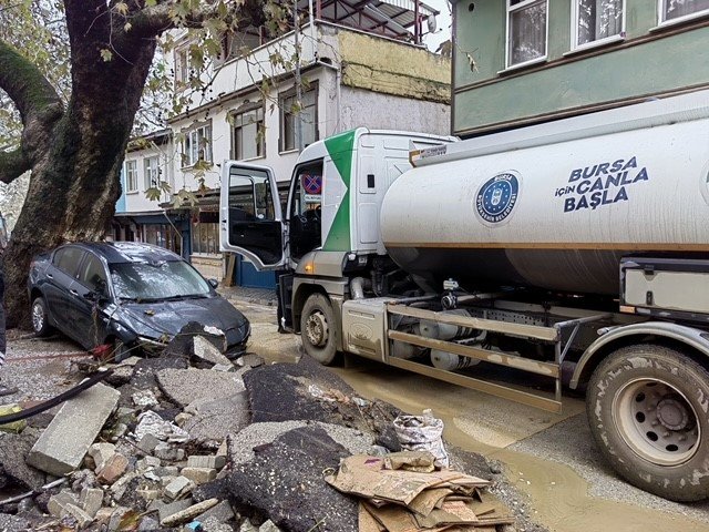 O Turistik Beldeyi De Sel Vurdu...çamur Deryasına Döndü