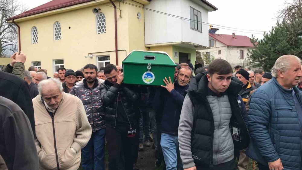 Tırın Çarpması Neticesinde Hayatını Kaybeden Şoför Sakarya’da Toprağa Verildi