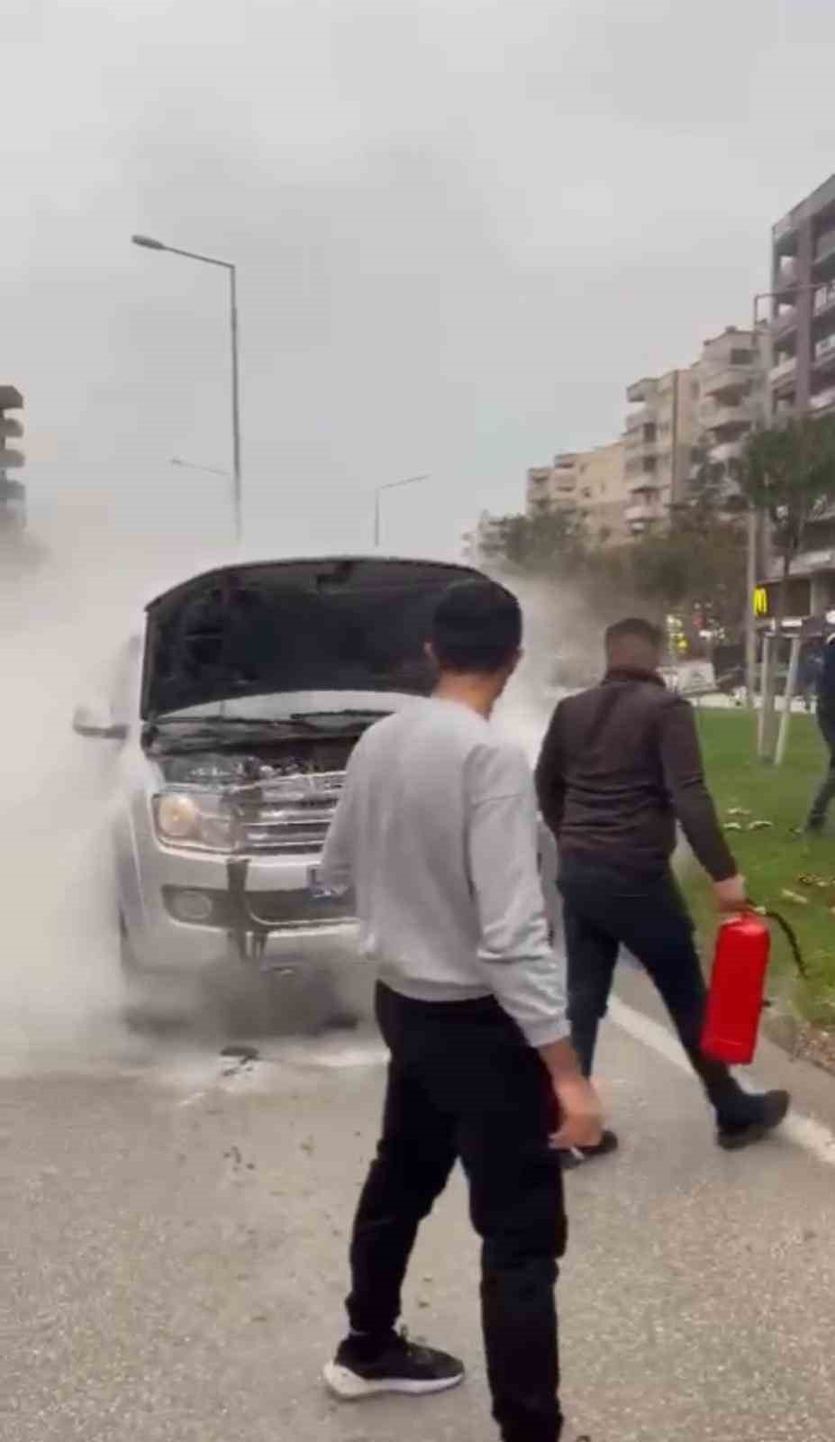 Seyir Halindeki Araç Alev Aldı