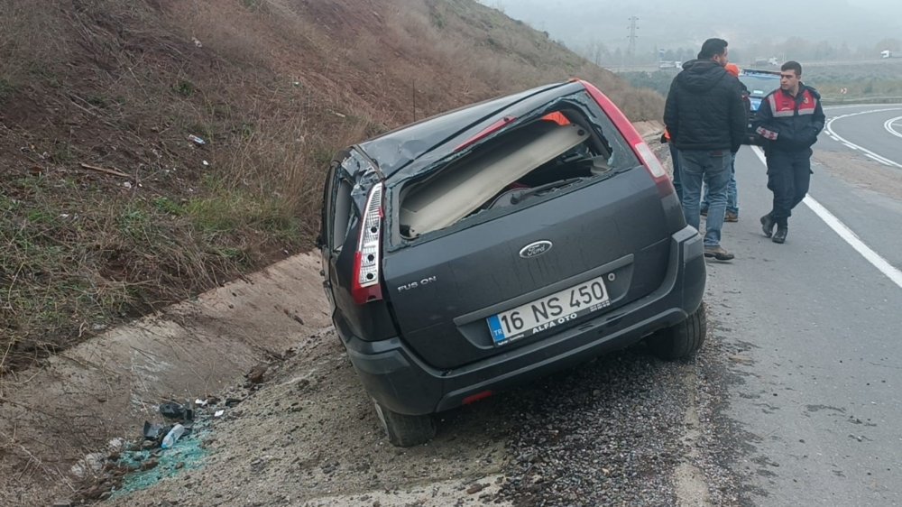 Kontrolden Çıkan Otomobil Takla Attı: 2 Yaralı