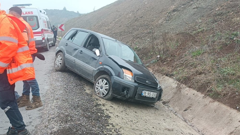 Kontrolden Çıkan Otomobil Takla Attı: 2 Yaralı