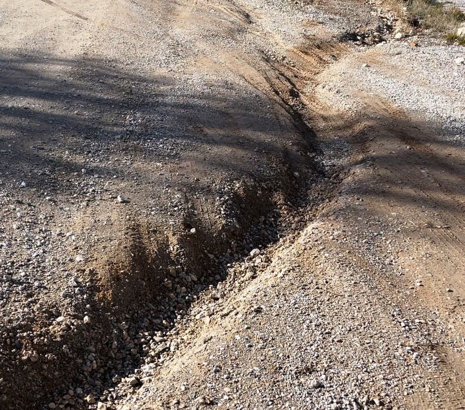 Selden Dolayı Çukur Oluşan Köy Yolu Tehlike Saçıyor