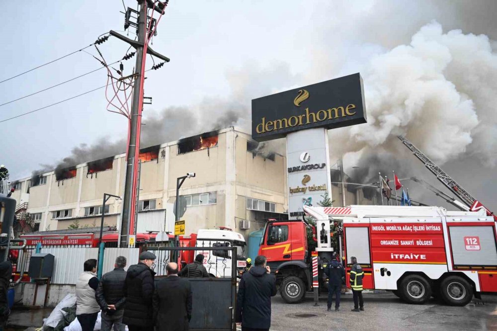 Perde Fabrikasındaki Yangın Söndürüldü