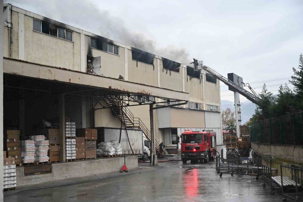 Perde Fabrikasındaki Yangın Söndürüldü