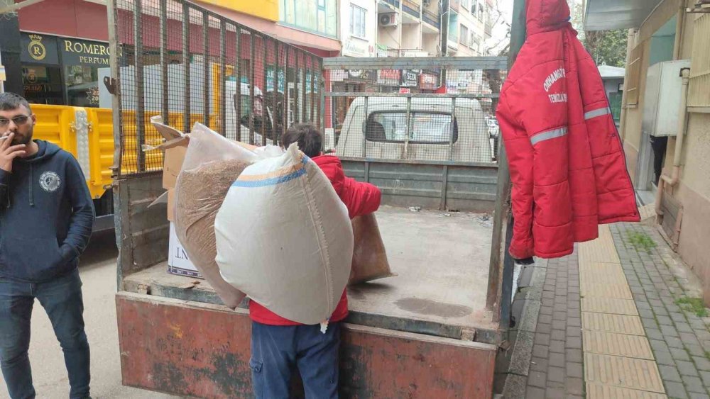 İki Kamyonet Kaçak Tütün Ele Geçirildi