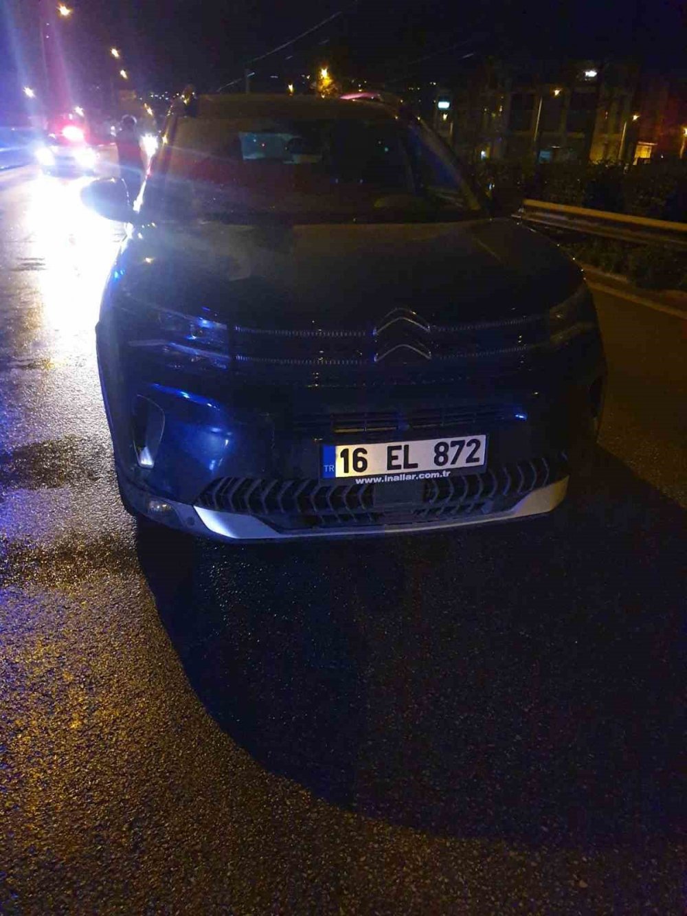 Yoldan Karşıya Geçmek İsteyen Adama Otomobil Çarptı: 1 Yaralı