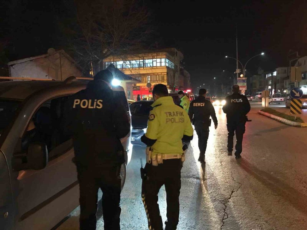 Ehliyetsiz Araç Kullanan 3 Kişi Polise Yakalandı