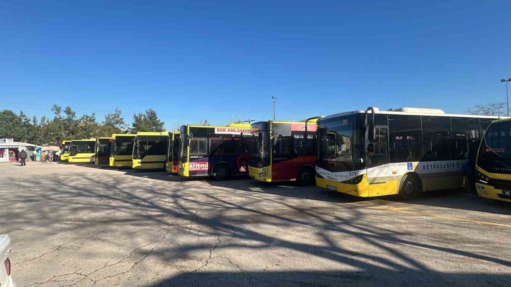 6 Yaşındaki Torununu Belediye Otobüsünde Unuttu