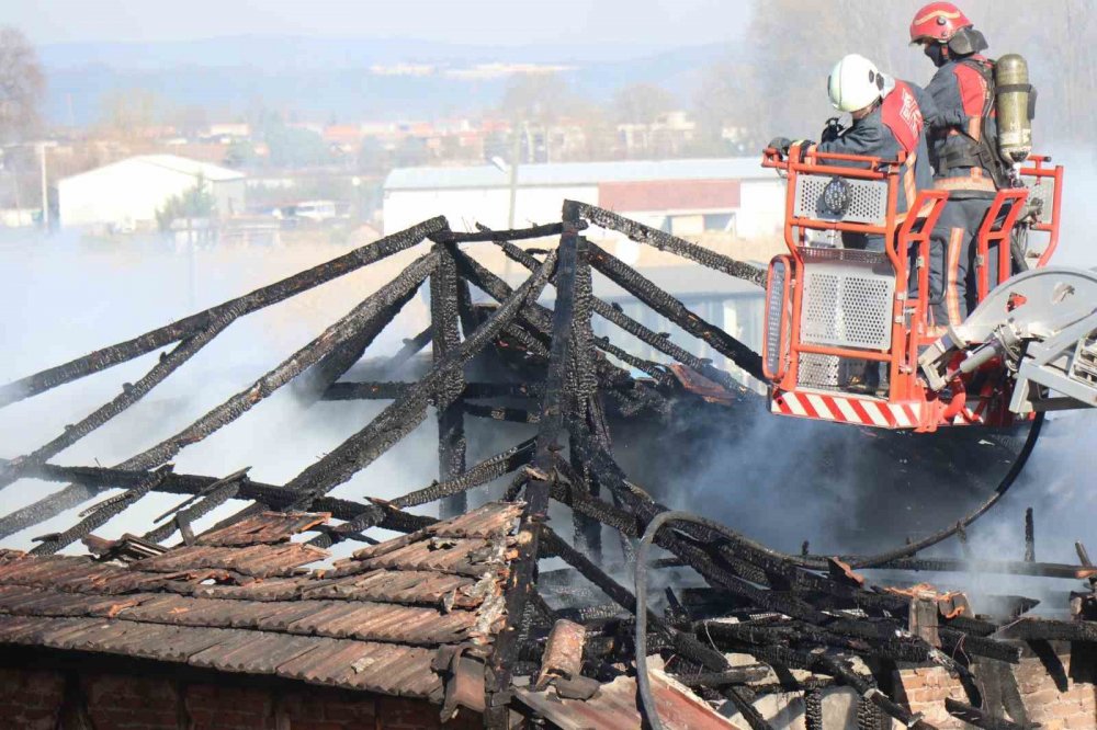 İki Katlı Müstakil Ev Alev Alev Yandı