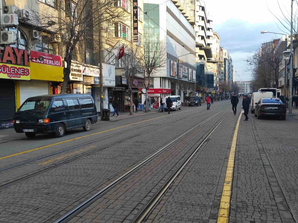 Trafiğe Kapalı 2 Eylül Caddesinde İlginç Görüntüler