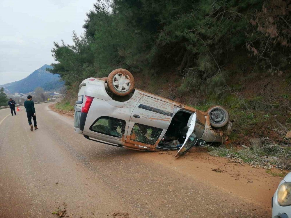 Takla Atan Aracın Sürücüsü Yaralandı