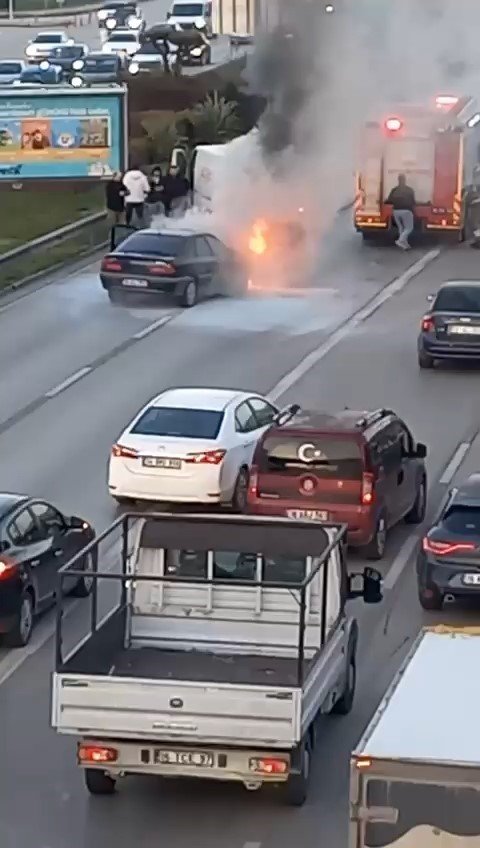 Bursa’da Seyir Halindeki Otomobil Alev Alev Yandı