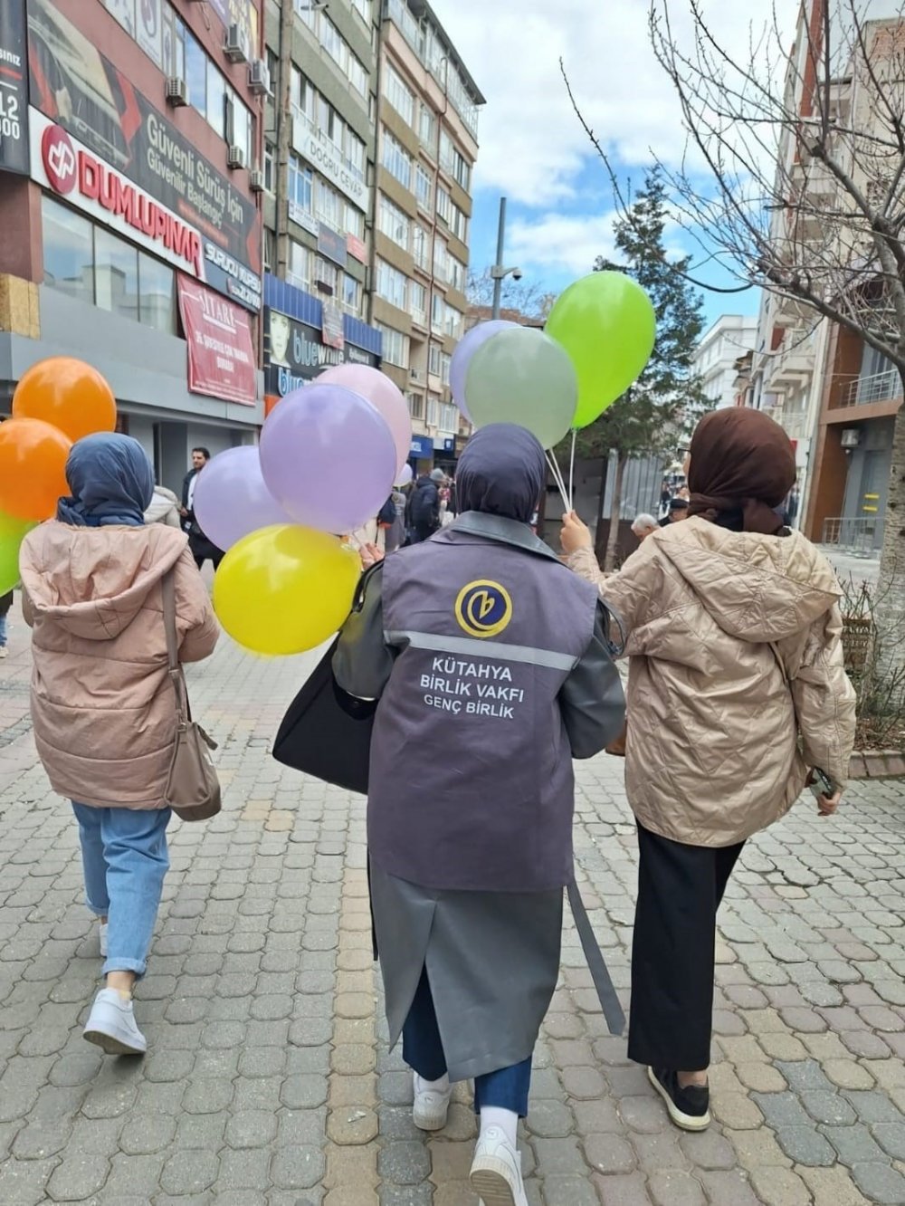 Birlik Vakfından Çocuklara Balon