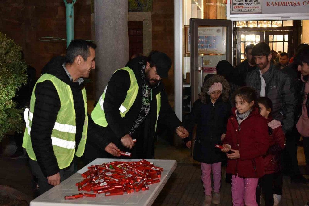 Bozüyük Belediyesi’nden Berat Kandili’nde Şeker İkramı