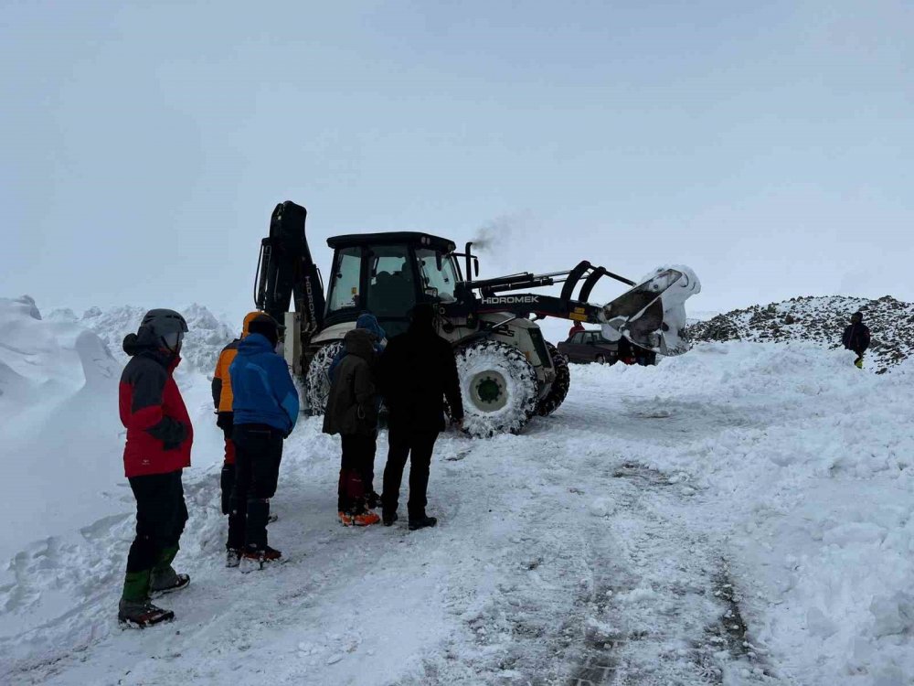 Tüm Ekip Geri Döndü Sadece İkisi Zirveye Ulaştı