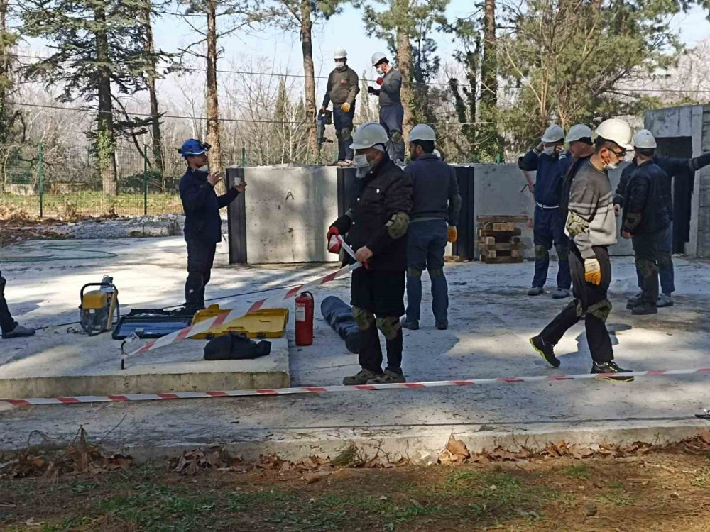 Afetlere Dirençli Toplum Hedefi İle Arama Kurtarma Eğitimleri Sürüyor