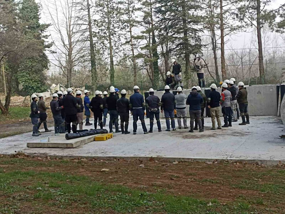 Afetlere Dirençli Toplum Hedefi İle Arama Kurtarma Eğitimleri Sürüyor