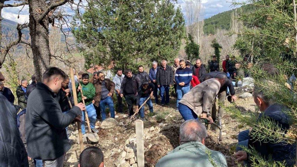 Kalp Krizi Sonrası Hayatını Kaybeden Muhtar Toprağa Verildi