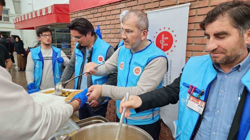 Öğrenciler İçin İftar Yemeği Verildi