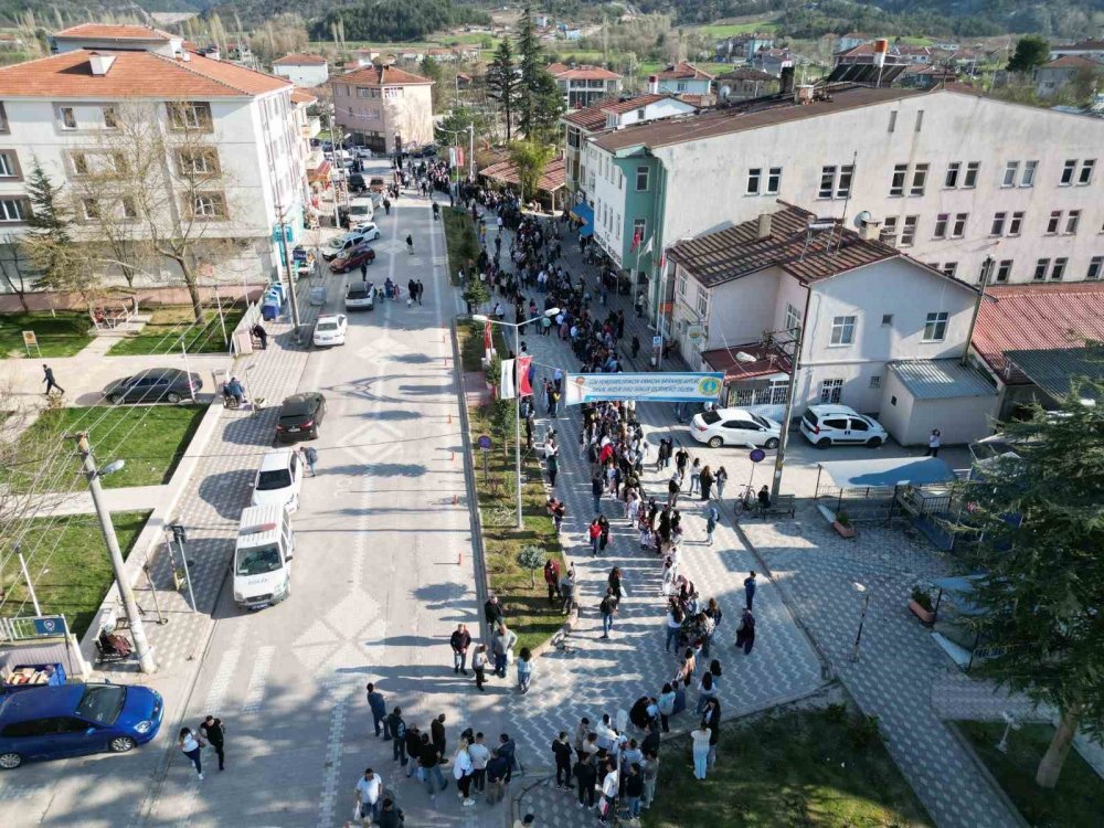 Şeker Dağıtma Geleneklerini Bu Bayram Da Sürdürdüler