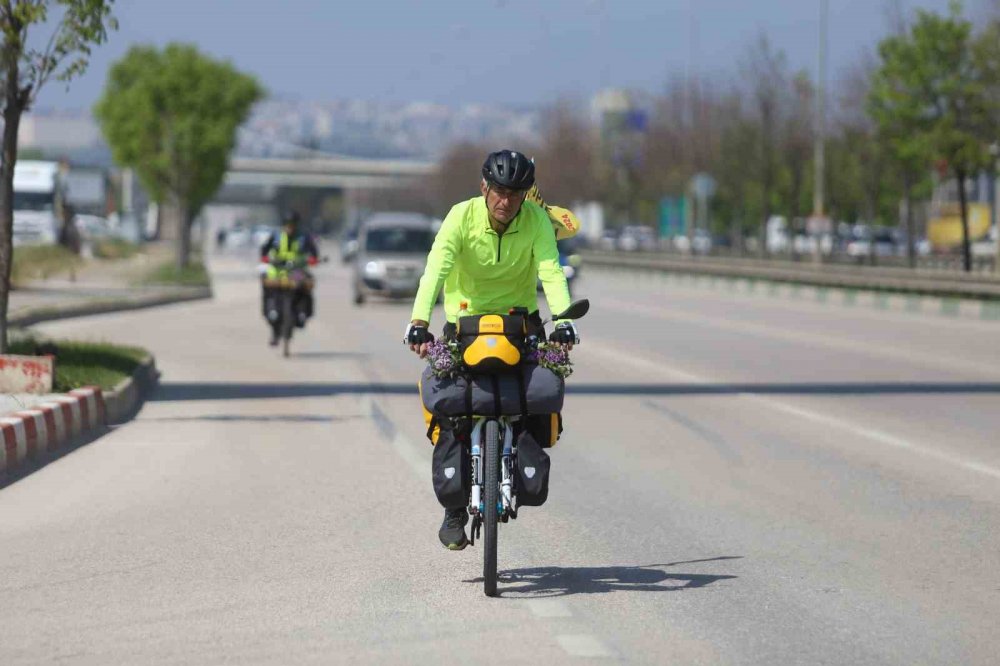 Üsküp’ten Mekke’ye Pedal Çevirdiler