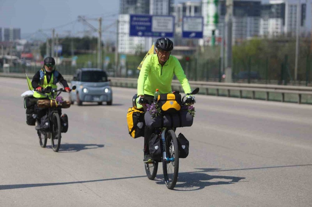 Üsküp’ten Mekke’ye Pedal Çevirdiler