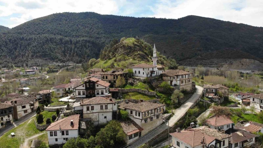 Bu Evler Görenleri Tarihi Yolculuğa Çıkarıyor