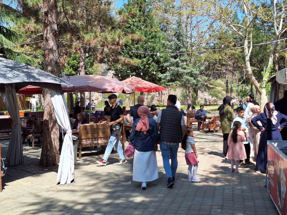 Bilecik'e bayram tatilinde ziyaretçi akını