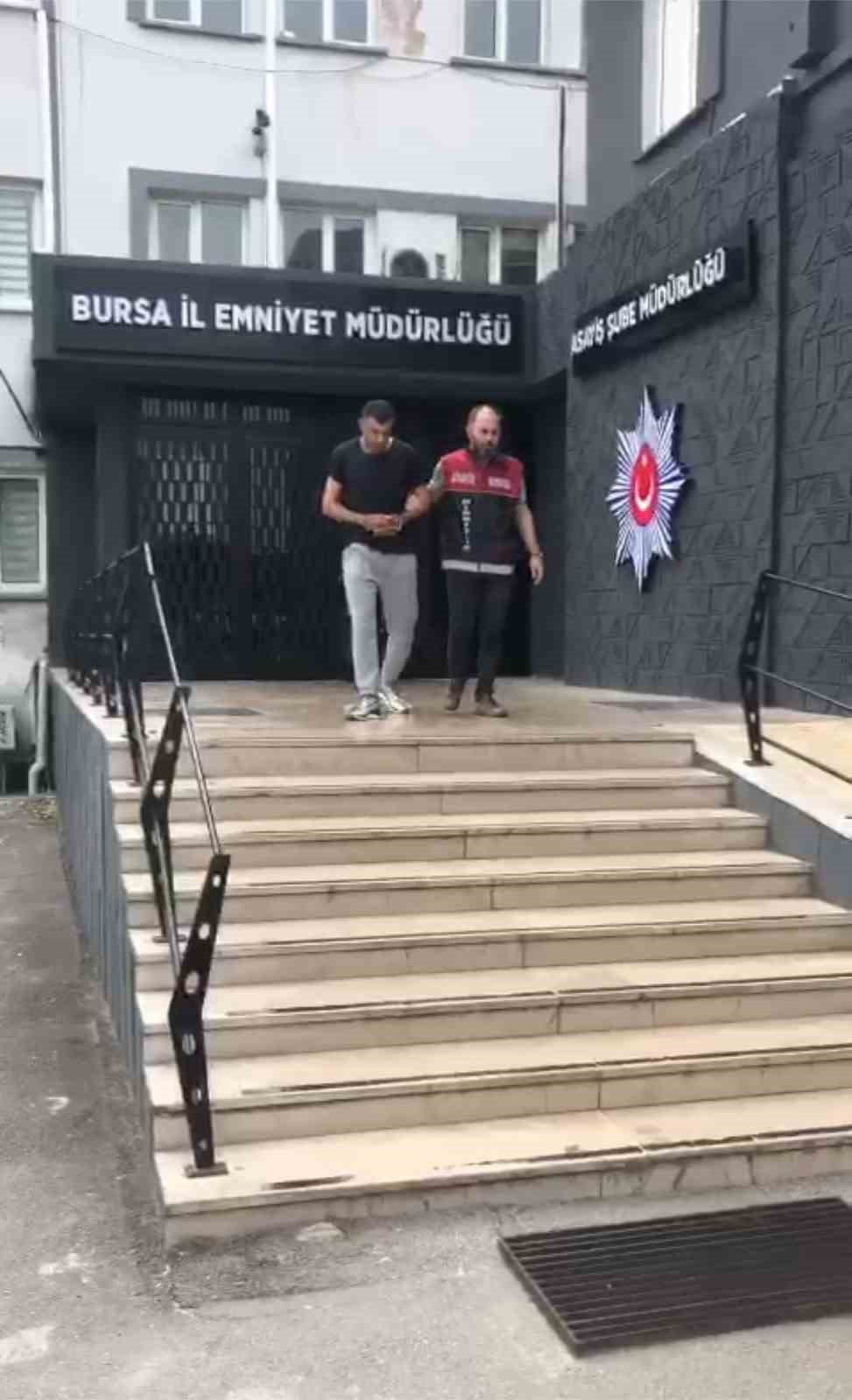 Birinci Katta Yaşayanların Kabusu Hırsız, Polisten Kaçamadı