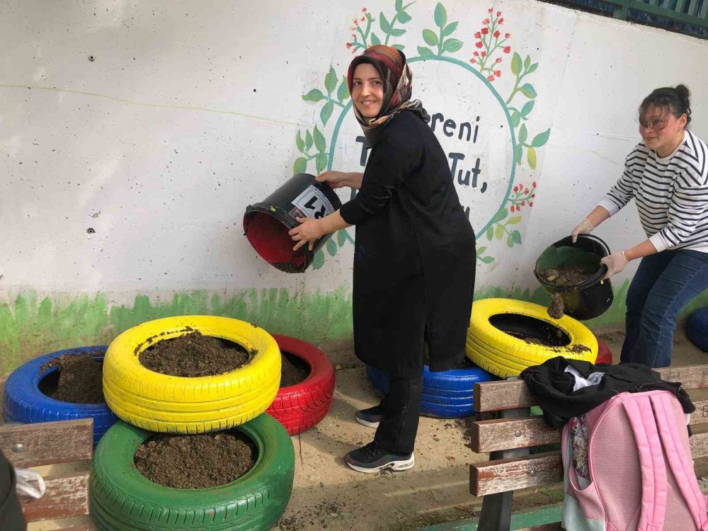 100 Anne Buluştu, Çocuklarının Okulunu Böyle Güzelleştirdi