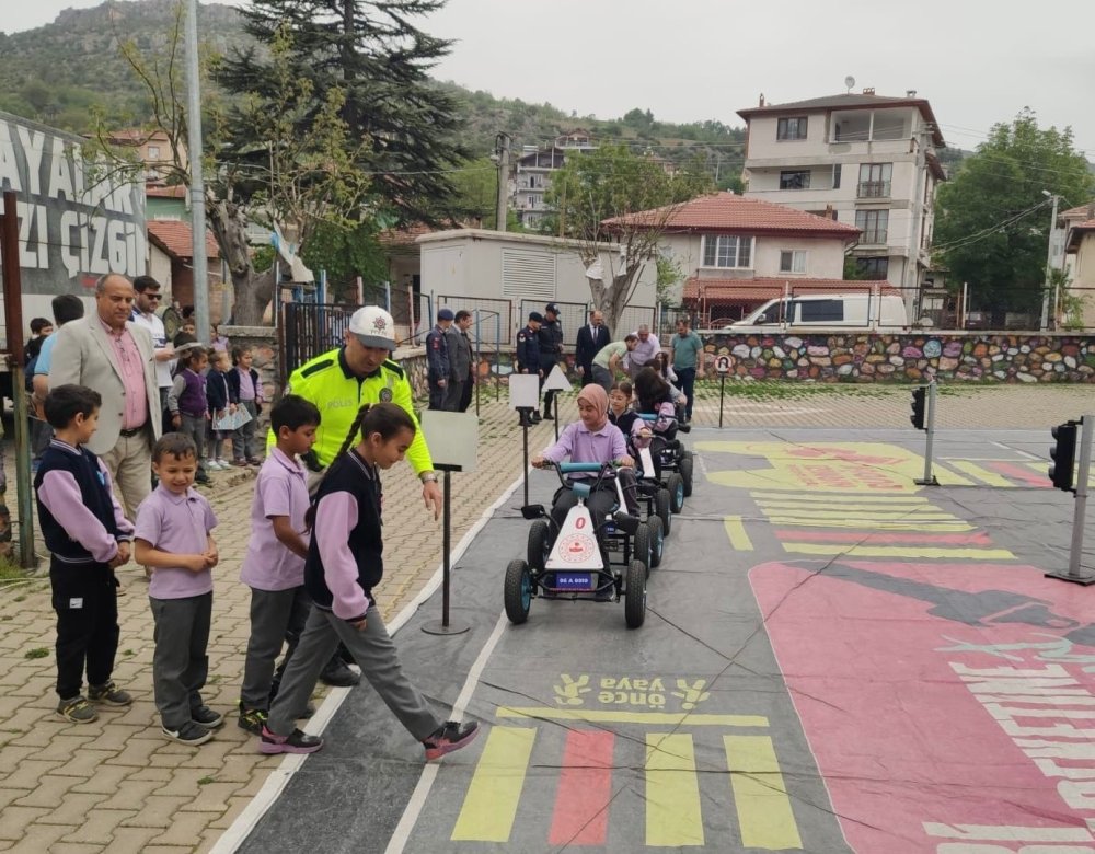 Mobil Eğitim Tırı İle Geleceğin Duyarlı Sürücü Adayları Yetişiyor